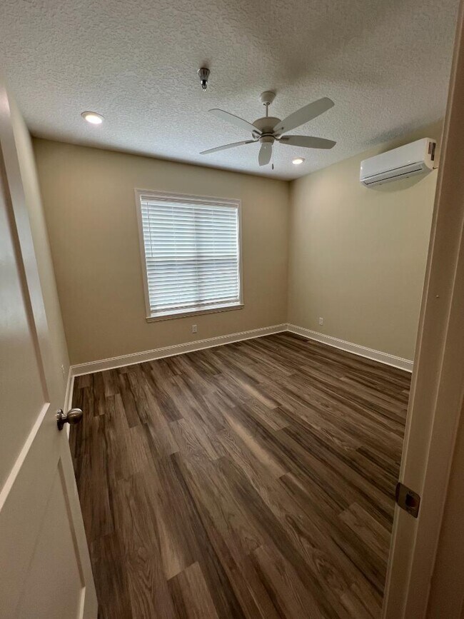 Foto del edificio - 394 W Plum St