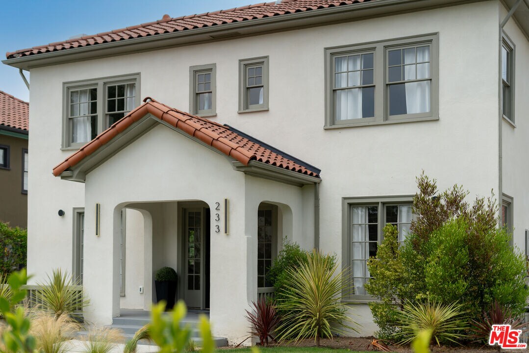 Foto principal - 233 Larchmont Blvd
