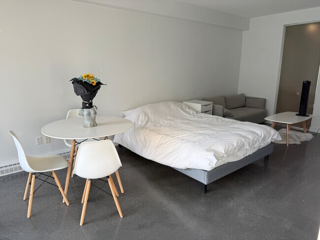 Photo du bâtiment - 256 E 2nd Ave