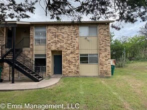Building Photo - 205 Oak Trail Dr