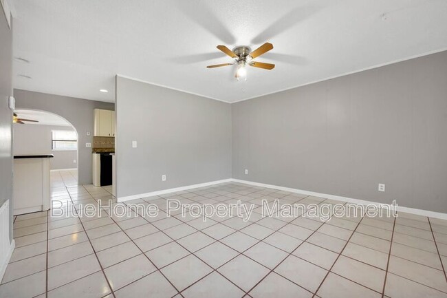 Building Photo - 8101 Alveron Ave