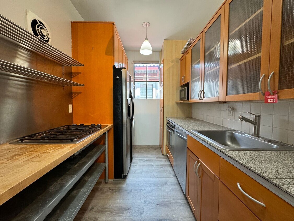 Primary Photo - 2 Bedroom Downtown Apartment