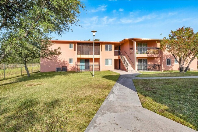 Foto del edificio - 2020 NW 119th St