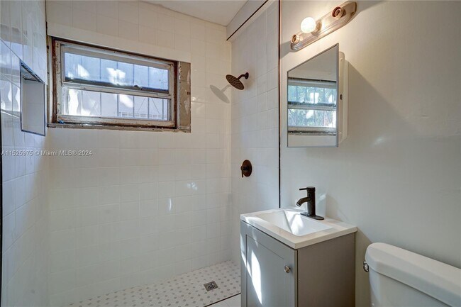 Building Photo - 1020 NW 33rd St