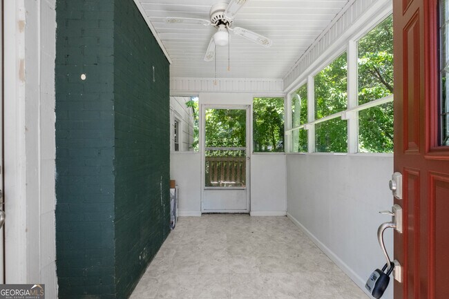 Building Photo - 1033 Cedar Ave