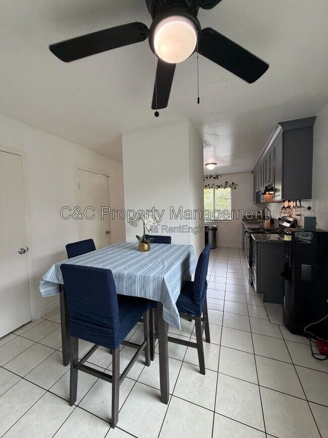 Building Photo - 7099 Russan Ln