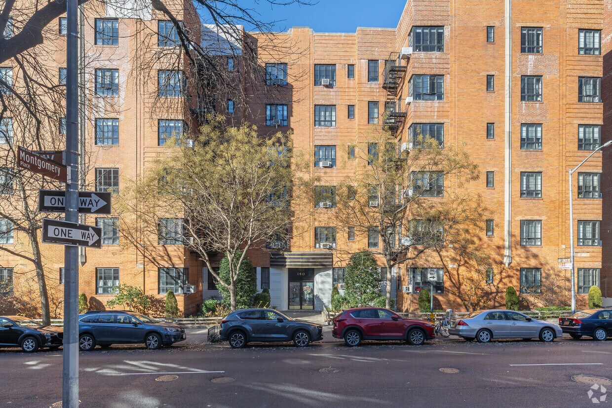 Primary Photo - 140 8th Ave