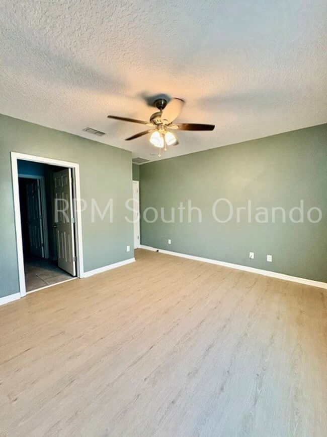 Building Photo - 4-bedroom, 2-bathroom home St, Cloud FL