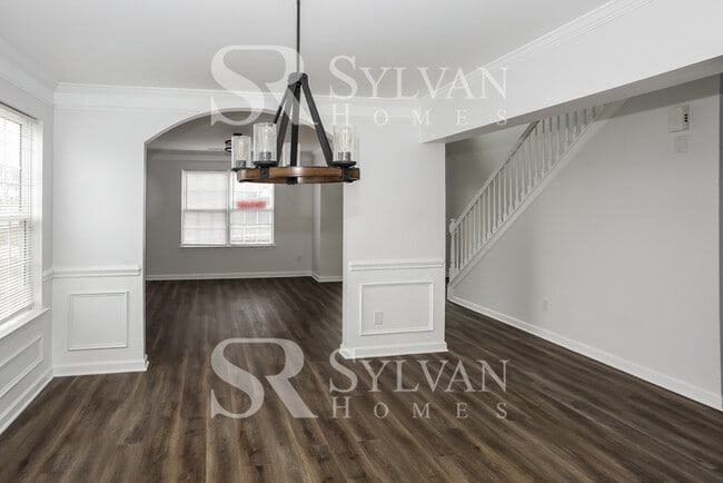 Building Photo - Stately 4 BR, 2.5 BA home