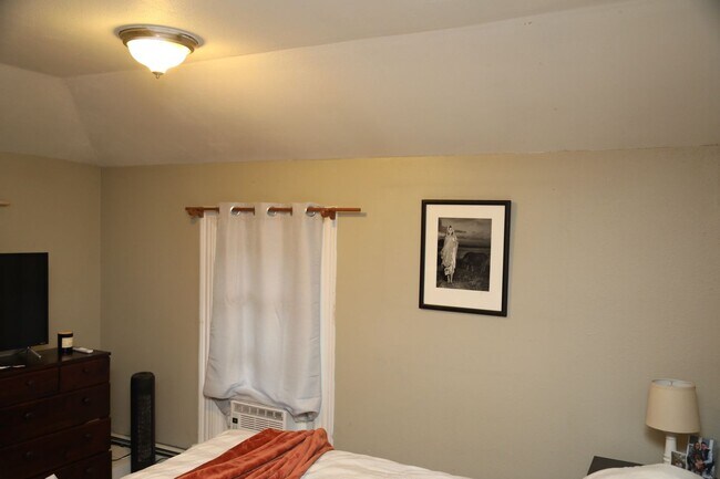 Foto del edificio - 3 Bedroom with Laundry and Off Street Park...