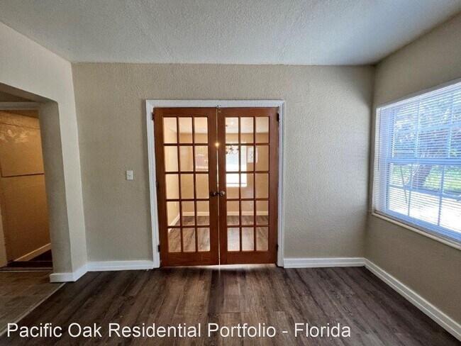 Building Photo - 4 br, 2 bath House - 8144 Merivale Rd