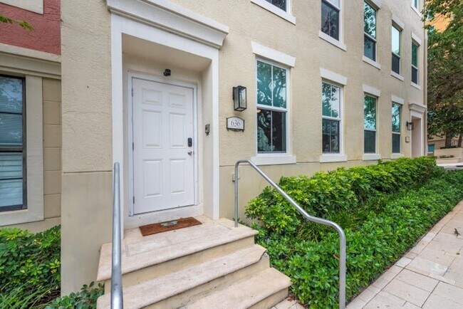 Foto del edificio - 636 Fern St