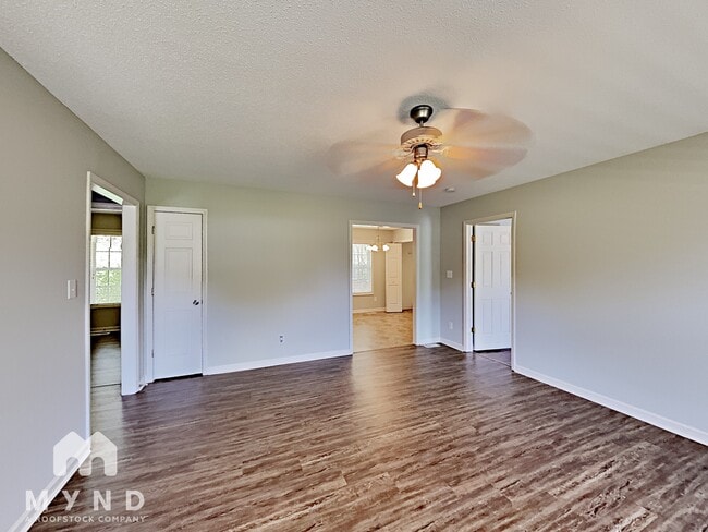 Foto del edificio - 158 Red Oak Dr