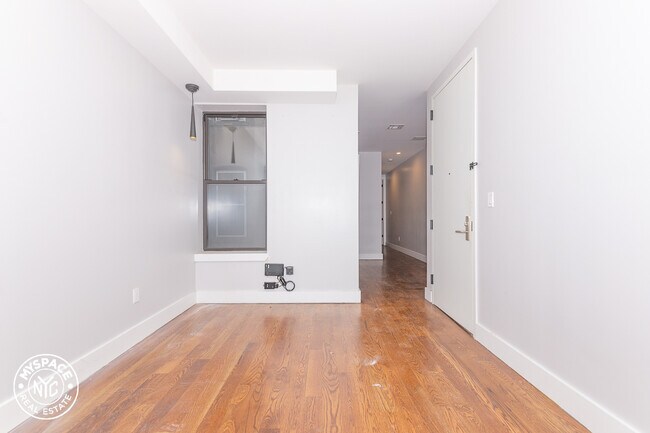 Foto del edificio - 17-21-21 Putnam Ave