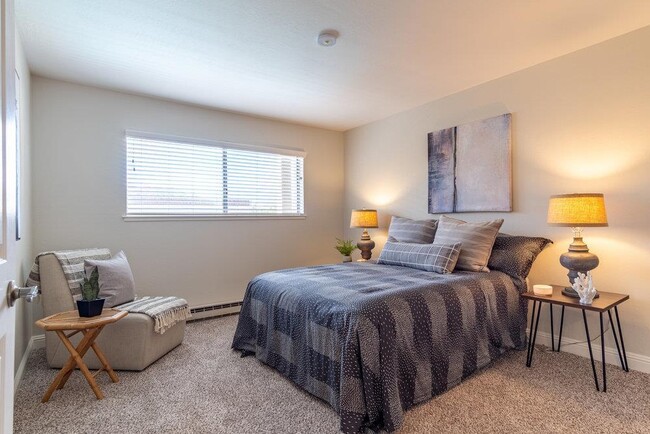 Second Bedroom - 870 Park