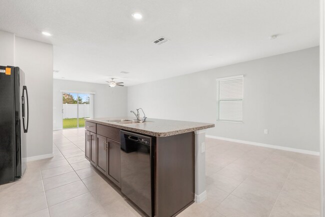Foto del edificio - LIKE NEW 5 Bedroom Home for RENT in Touchstone!