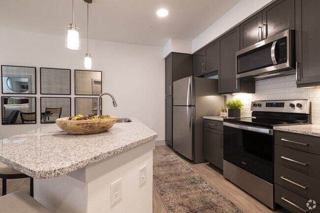 1BR/1BA, 736SF - Kitchen - The Madison at City Place