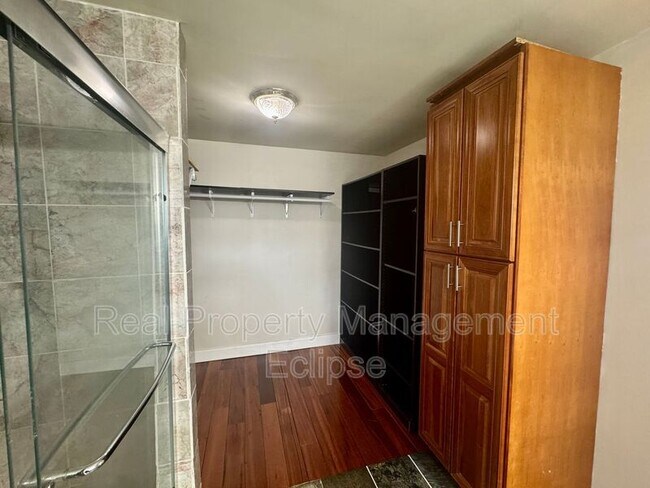 Foto del edificio - 10123 Cornell Ave S