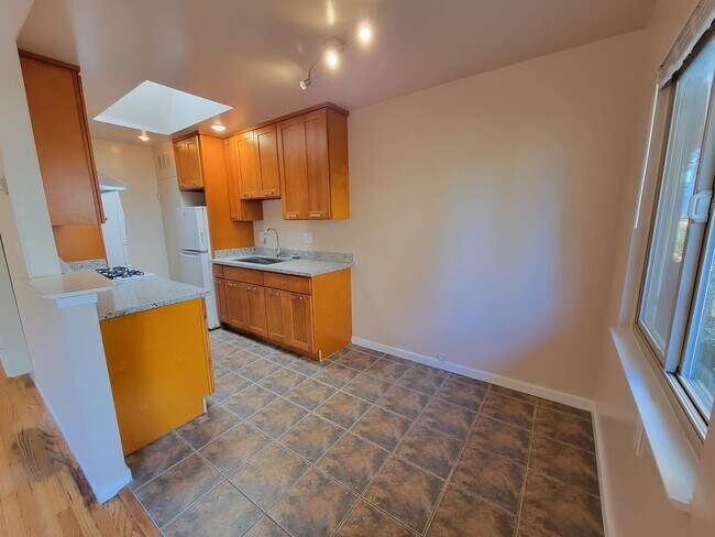 Área de comedor - 2227 Roosevelt Ave