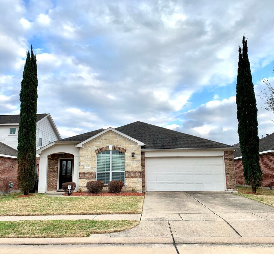 Foto principal - 21419 Colton Cove Dr