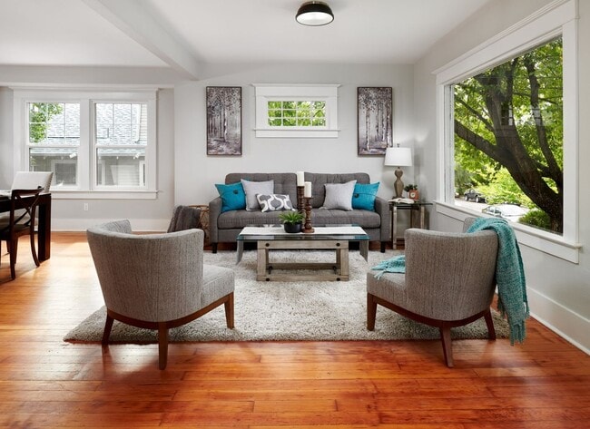 Building Photo - 4 Bed, 3 Bath Remodeled Home Near Mt Tabor Park!