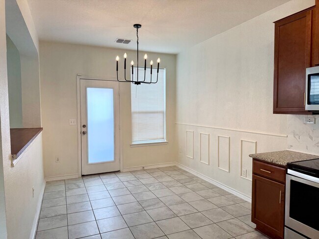 Foto del edificio - Loma Mesa 3 bedroom, 2.5 bath home ready for move-in!