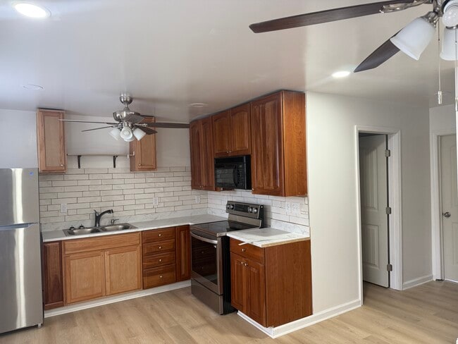 Building Photo - 922 Hastings St