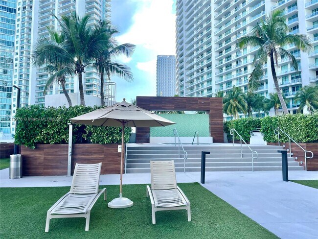 Foto del edificio - 350 S Miami Ave