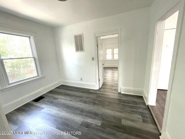 Foto del edificio - 1027 Monroe Ave