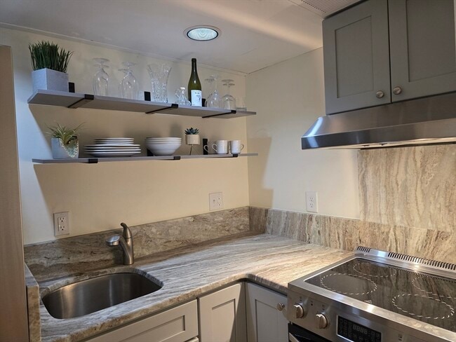 Building Photo - 70 Southbridge St