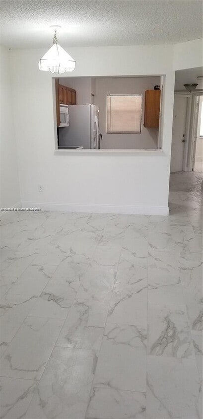 Foto del edificio - 902 NE 209th St