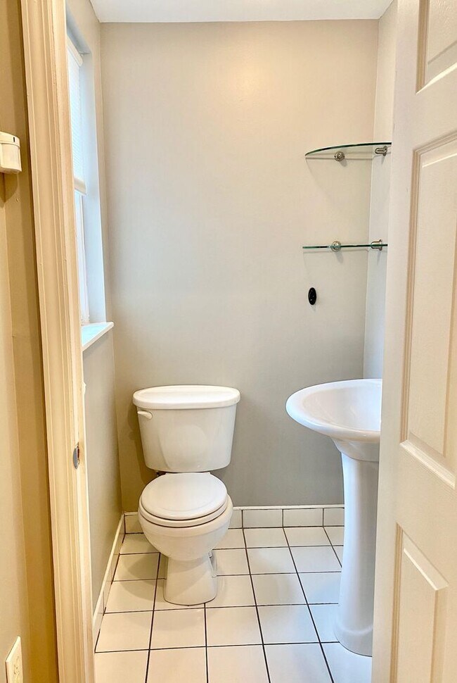 Foto del edificio - Spacious hardwood 2 bedroom brownstone wit...