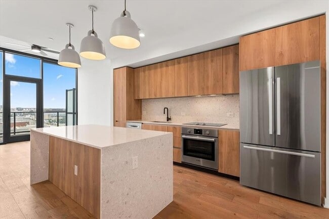 Building Photo - 84 East Ave