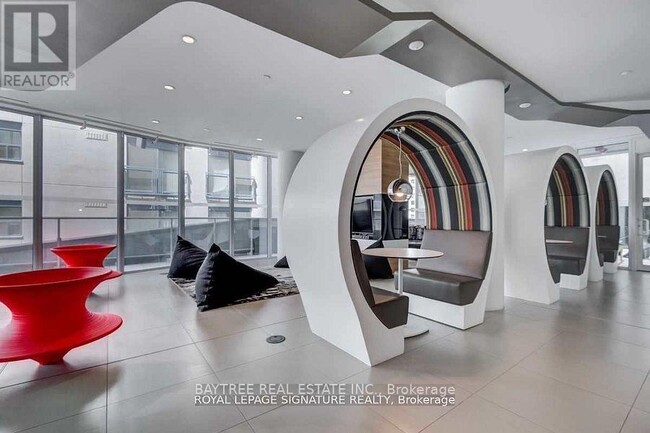 Building Photo - 68 Shuter St