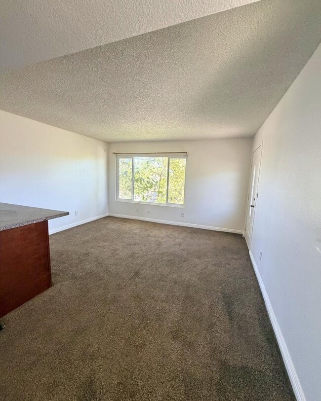 Foto del edificio - 8026 Juniper Ave