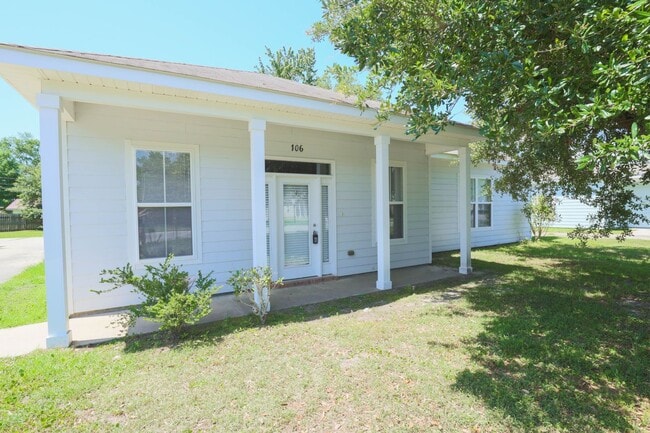 Building Photo - Cute 3 Bedroom home