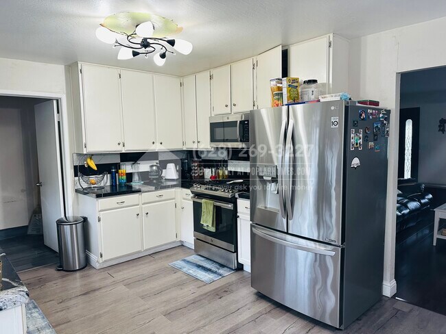 Building Photo - 523 Bluefield Ct