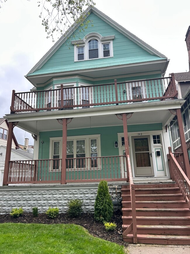 Building Photo - 742 Richmond Ave