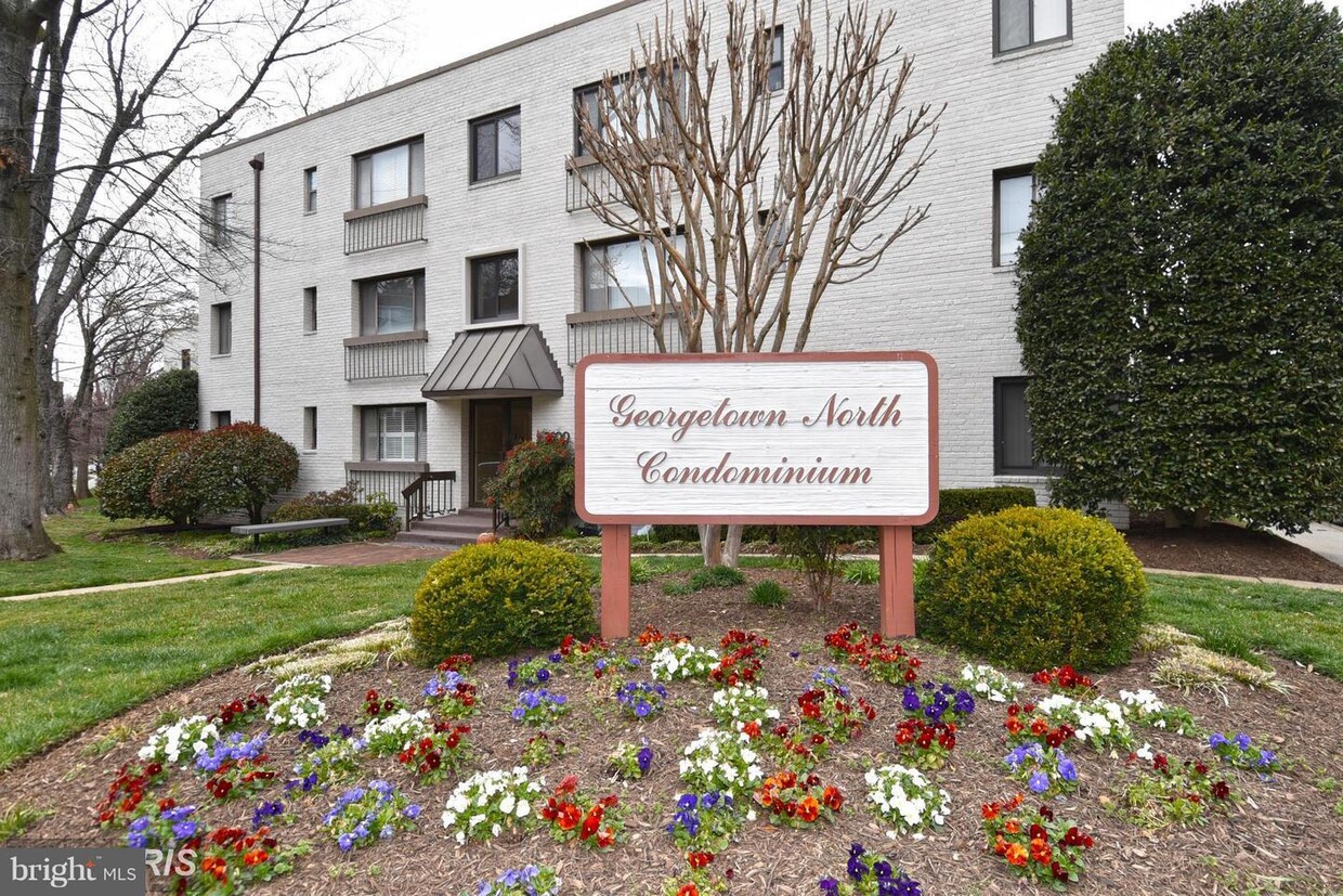 Primary Photo - 2602 Tunlaw Rd NW