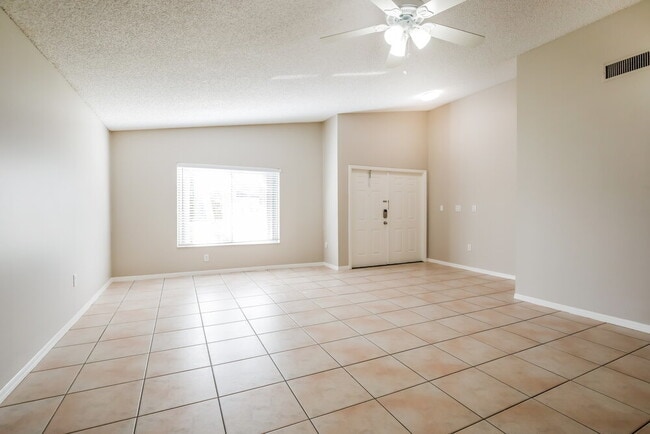Foto del edificio - 11657 SW 144th Ave