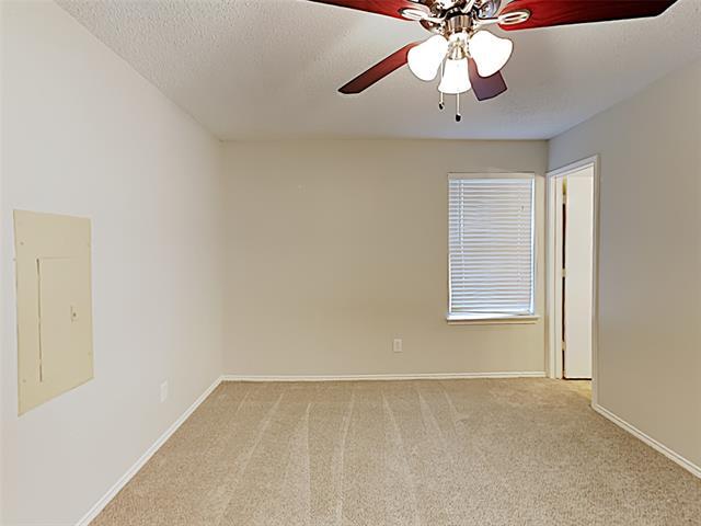 Foto del edificio - 4931 Darrow Ln