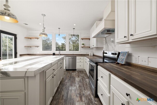 Building Photo - 2301 Wegner Rd