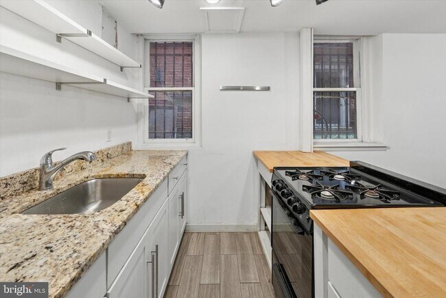 Foto del edificio - 240 S 13th St