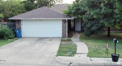 Building Photo - 1902 Aspen Dr