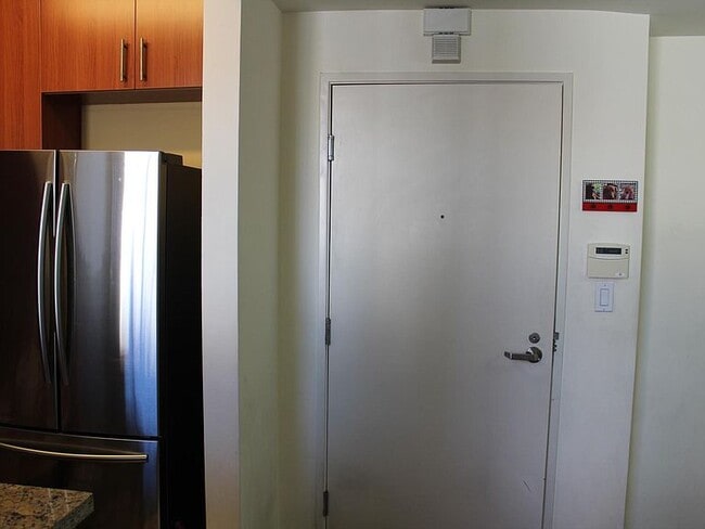 Building Photo - 620 S Gramercy Pl