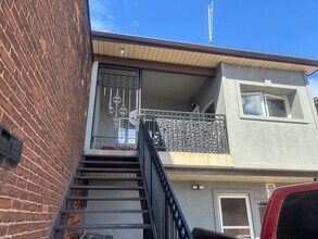 Building Photo - 226 Kenilworth Av N