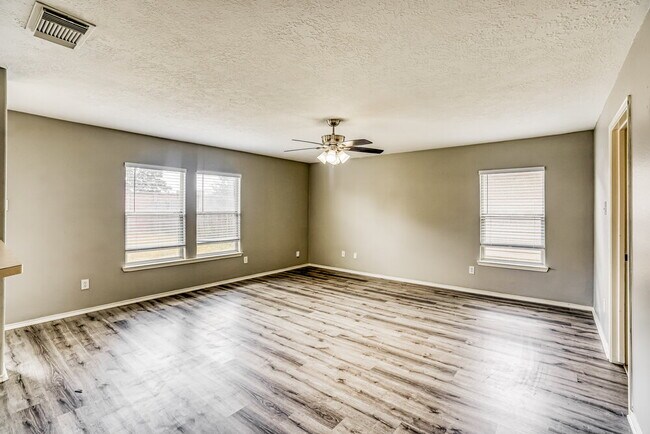 Building Photo - 7318 Cypress Pr Dr