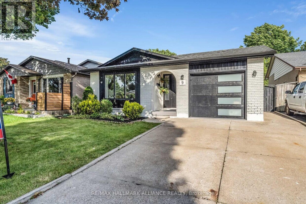 Primary Photo - 9 Piper Pl