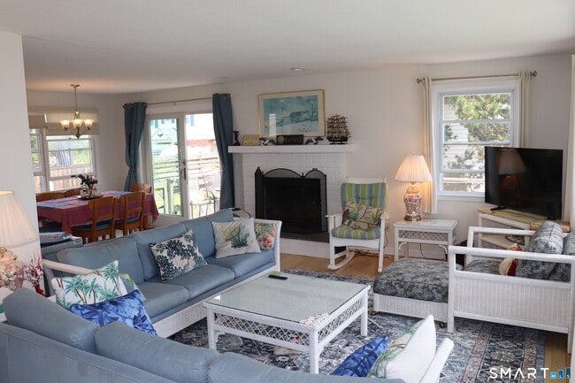 Building Photo - 14 Leeway Dr