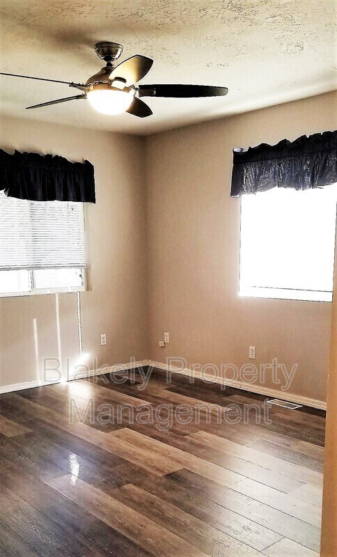 Building Photo - 364 W Waterbury Dr